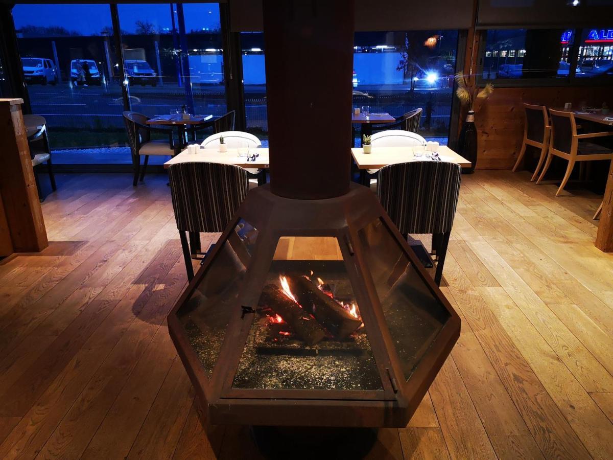 Les Suites - Konine 4 - Hotel & Bar & Restaurant 蒙特谢莱丝美恩斯 外观 照片