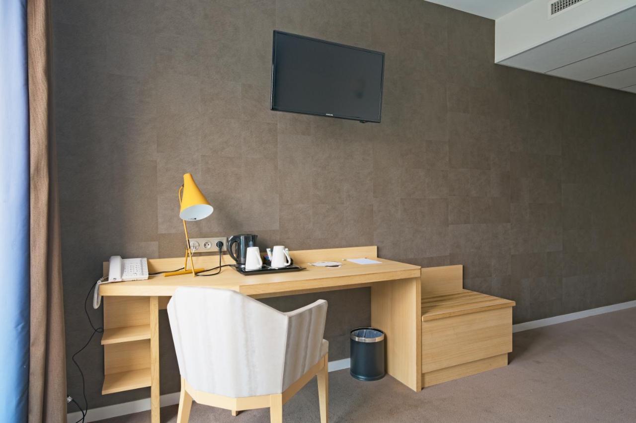 Les Suites - Konine 4 - Hotel & Bar & Restaurant 蒙特谢莱丝美恩斯 外观 照片